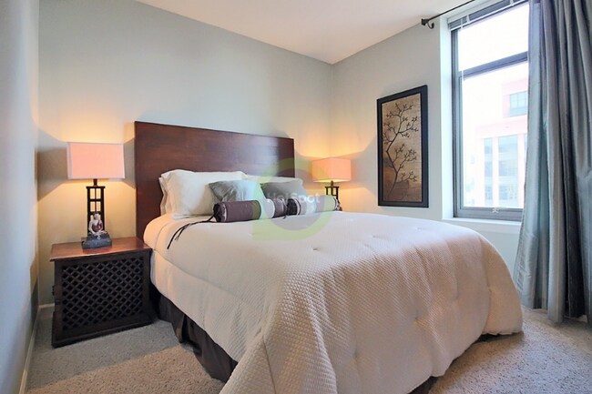 Photo - 349 N Desplaines St