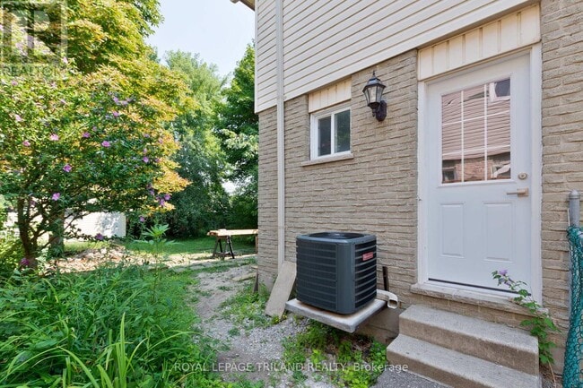Photo - 16 Inverary Rd