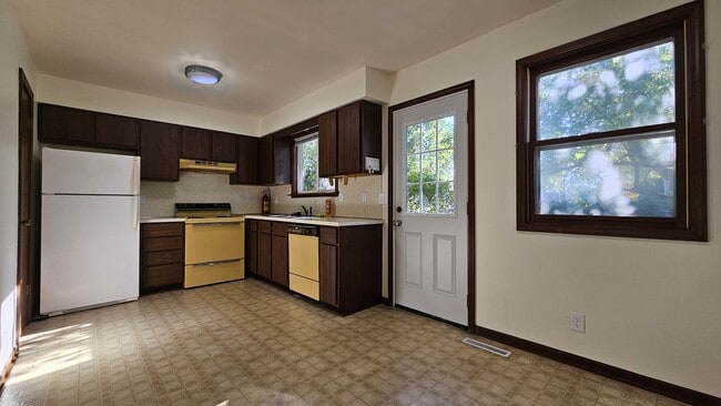 Photo - 680 Wildwood Dr