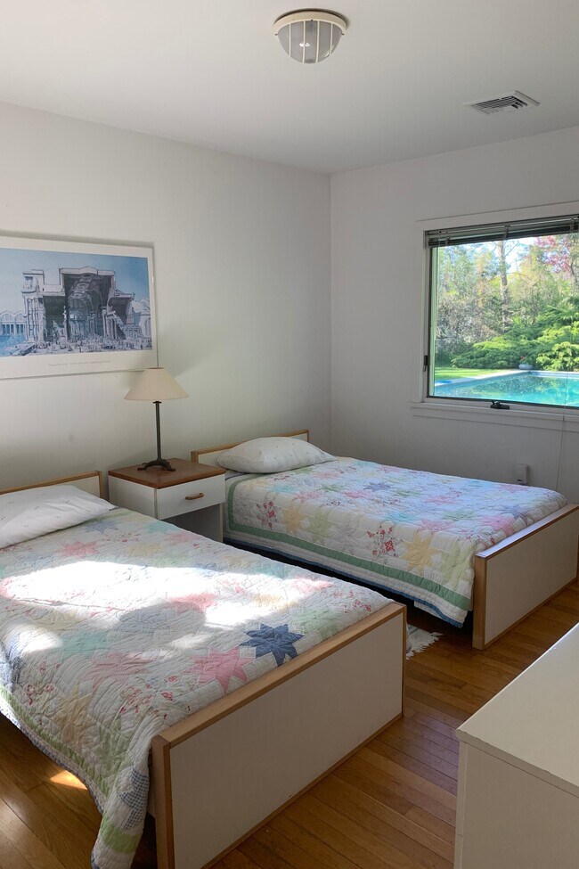 Photo - 78 Bridge Ln