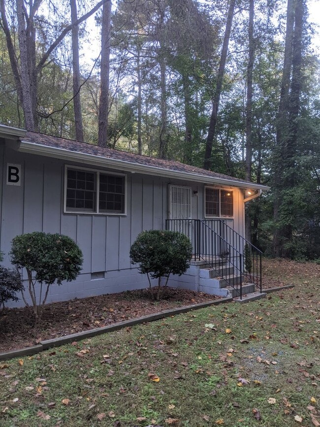 Building Photo - 529 Hillsborough St