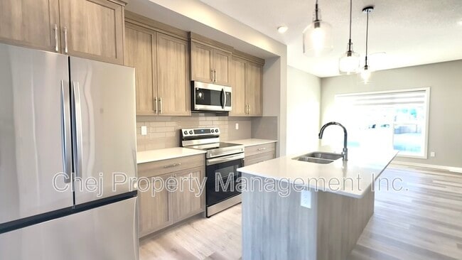 Photo - 484 Edgemont Dr