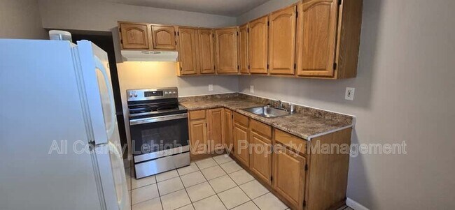 Photo - 609.5 Walnut St