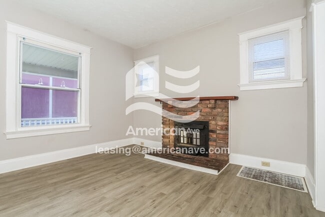 Photo - 20 E 32nd St