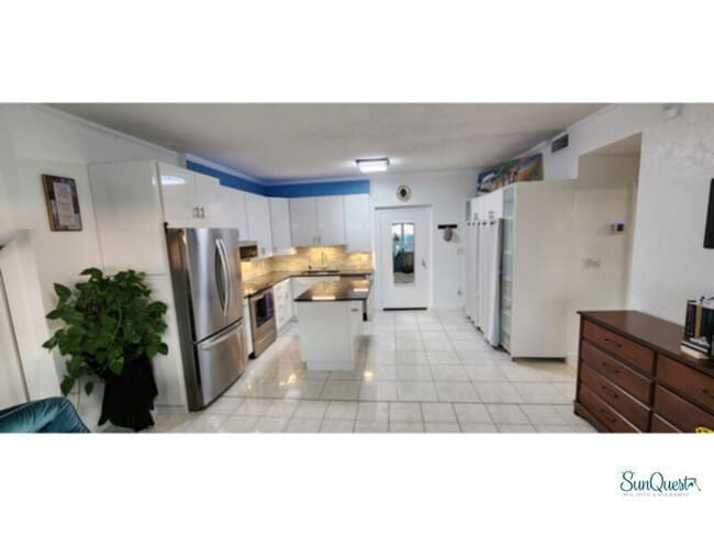 Photo - Carefree living in this immaculate updated 1 bedroom condo!