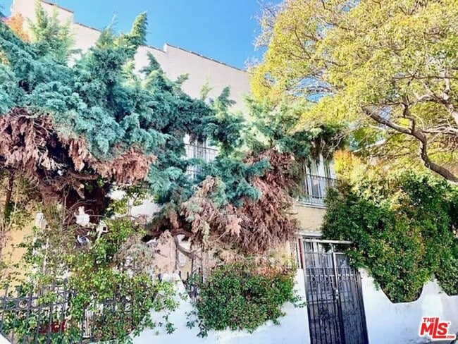 Building Photo - 1433 N Las Palmas Ave