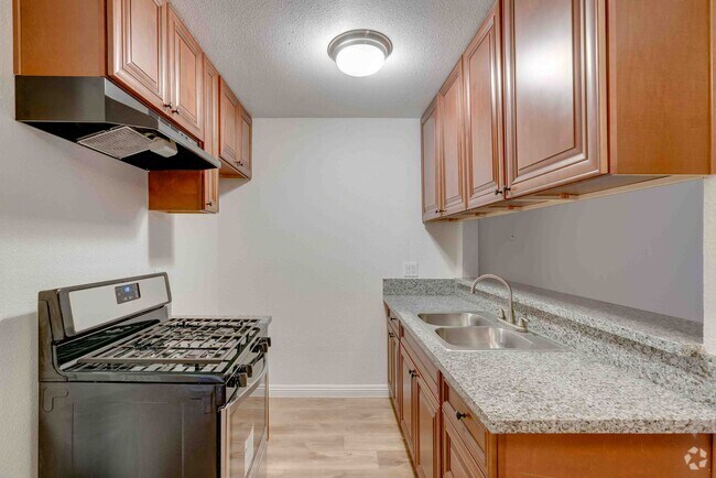 1BR, 1BA - 745SF
