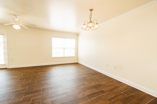 Photo - 748 Majestic Dr