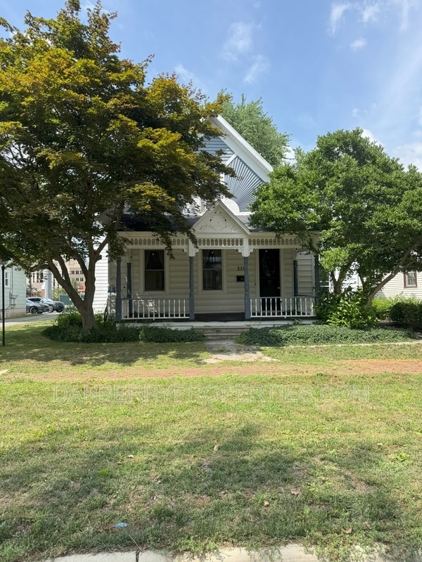 Building Photo - 218 E Lima St Rental