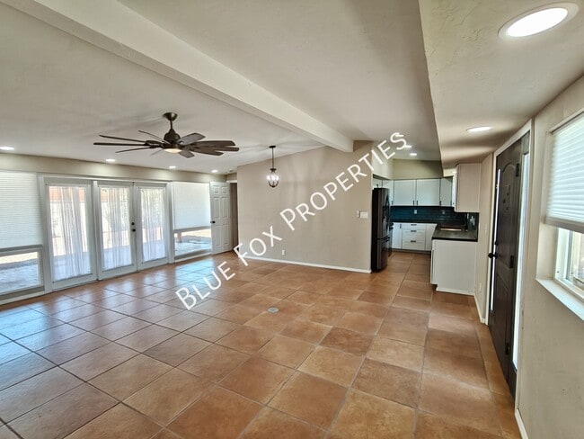 Photo - 5449 E Holmes St