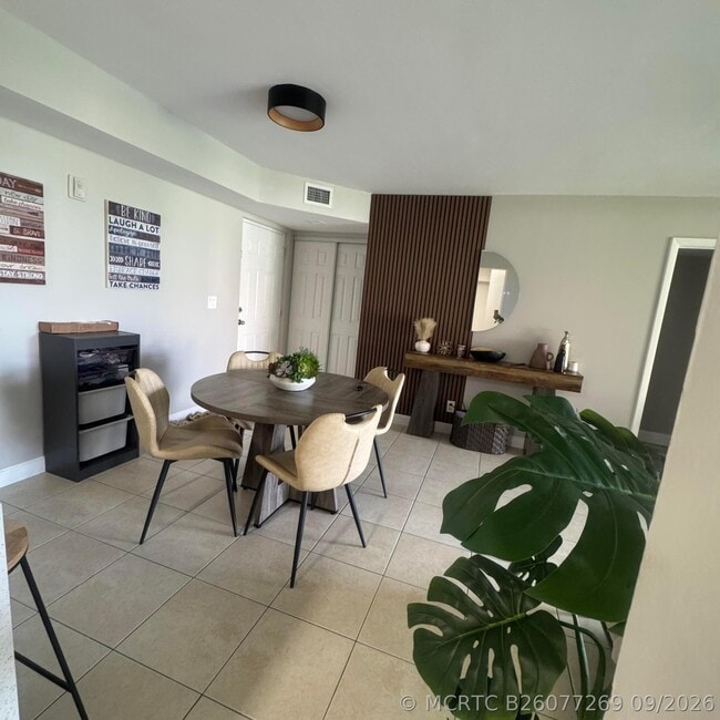 5741 Riverside Dr Unit 102A