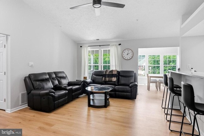 Photo - 72 Eldon Way