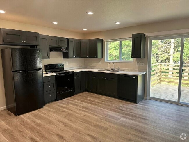 Building Photo - 3 Bedroom Duplex Rental