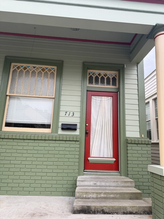 Building Photo - 713 Evelina St