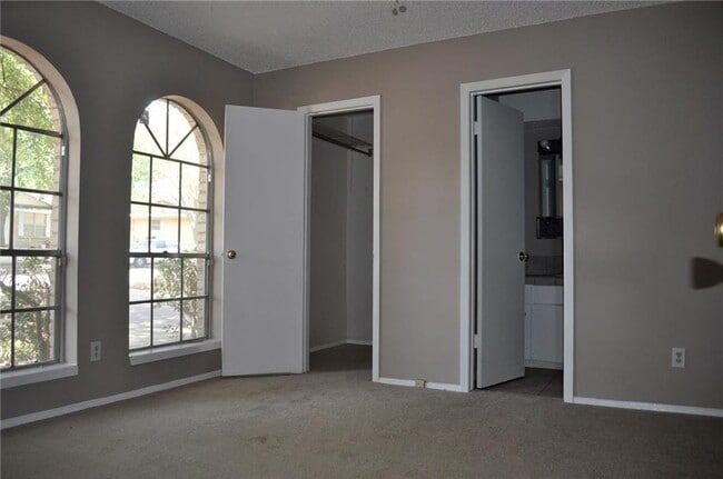 Photo - 1006 Warrington Dr