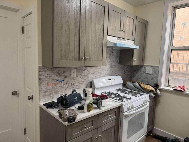 Photo - 43-24 58th St