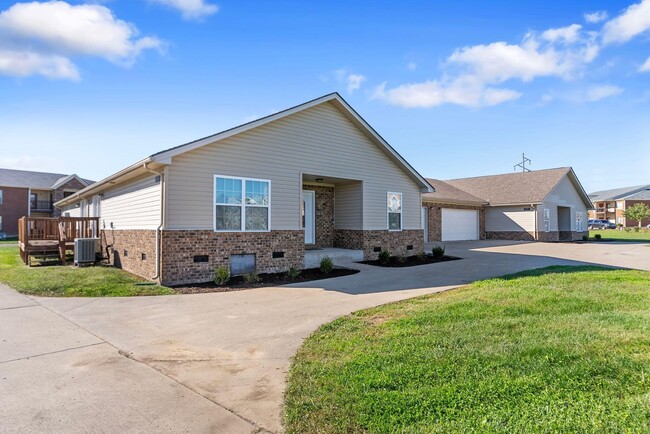 Photo - 579 Regency Cir