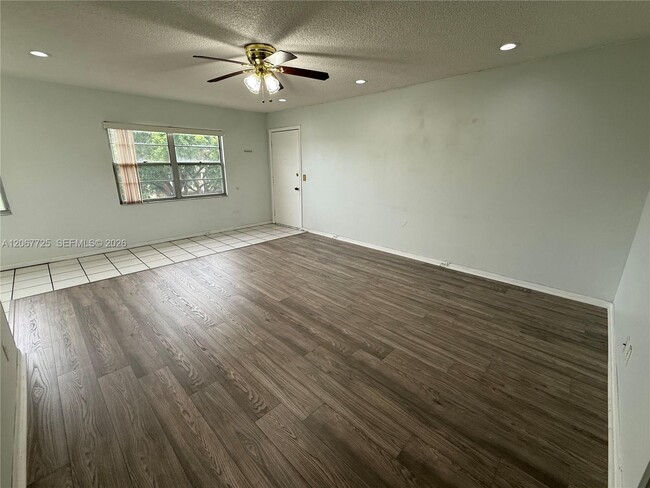 Building Photo - 150 SW 134th Way Unit 314R