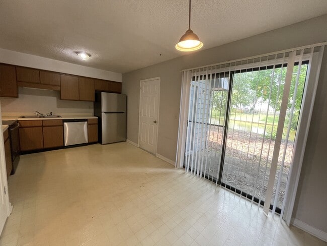 Photo - 2430 Woodstock Ave