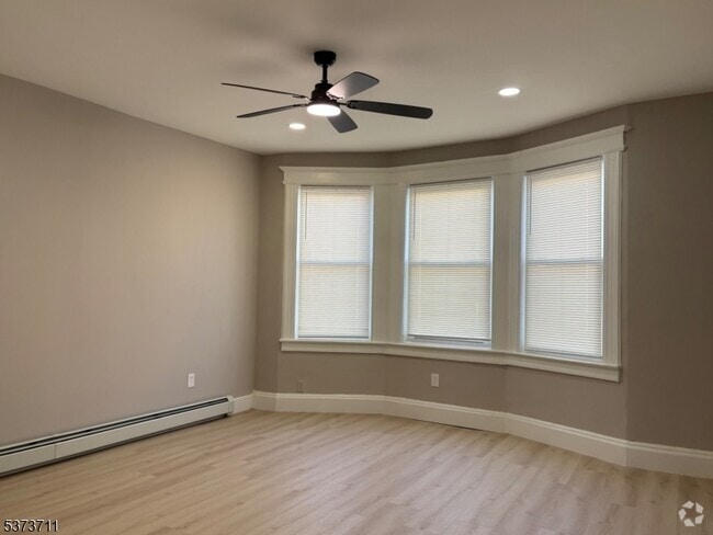 Building Photo - 322 N 10th St Rental