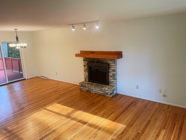 Photo - 1522 Cameron Dr