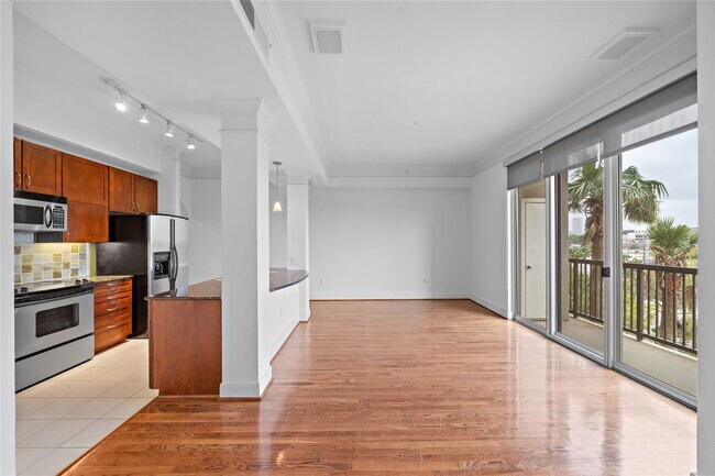 Building Photo - 3333 Allen Pkwy Unit 606