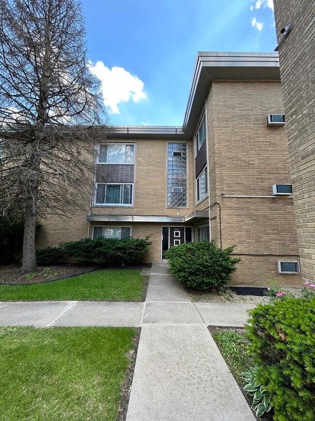 Building Photo - 9722 S Kedzie Ave Unit 1W Rental