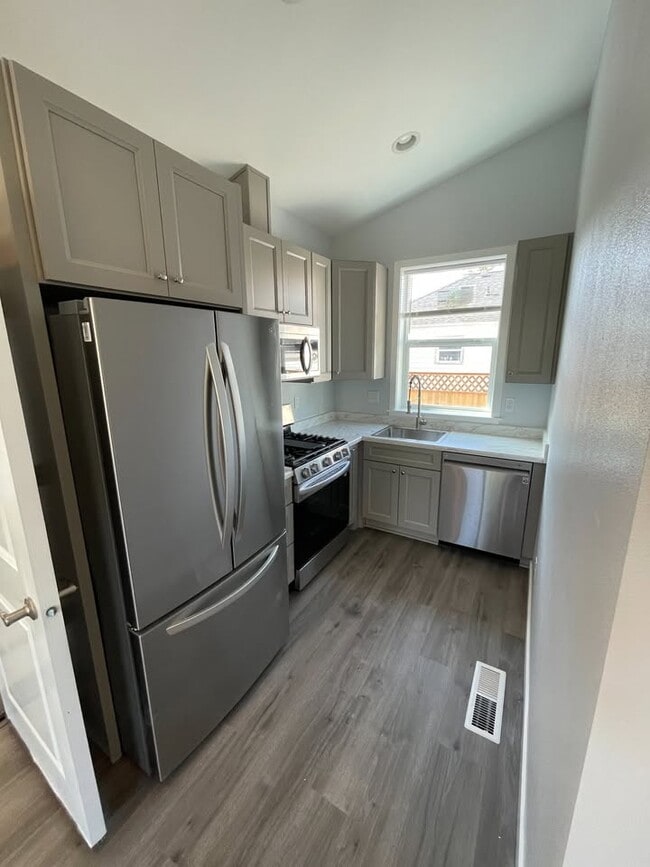 Photo - 1765 Waller St SE