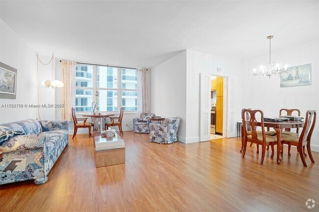 Building Photo - 4747 Collins Ave Unit 1108 Rental