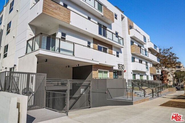 Photo - 1830 Selby Ave Unit 305