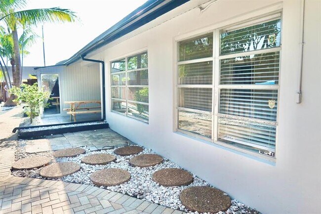 Photo - 110 SW 20th Ave