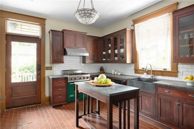 Photo - 70 Kirkwood Rd NE