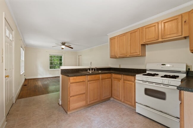Photo - 1208 Hillview Rd