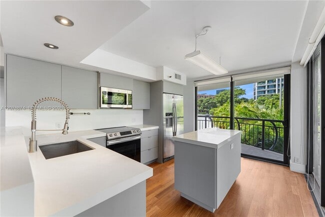 2843 S Bayshore Dr Unit 3F