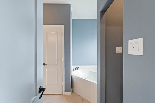 Building Photo - 18875 Maverick Ranch Rd E