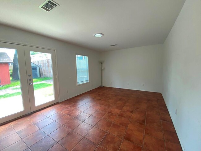 300 El Paso St