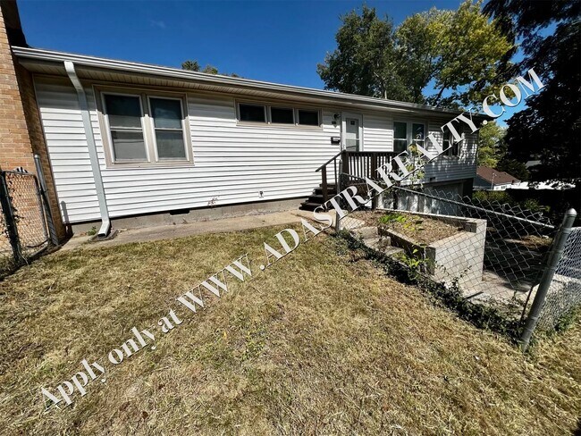 Photo - Beautiful 2 Bed 1 Bath Duplex in Independence-Available in FEBRUARY!!