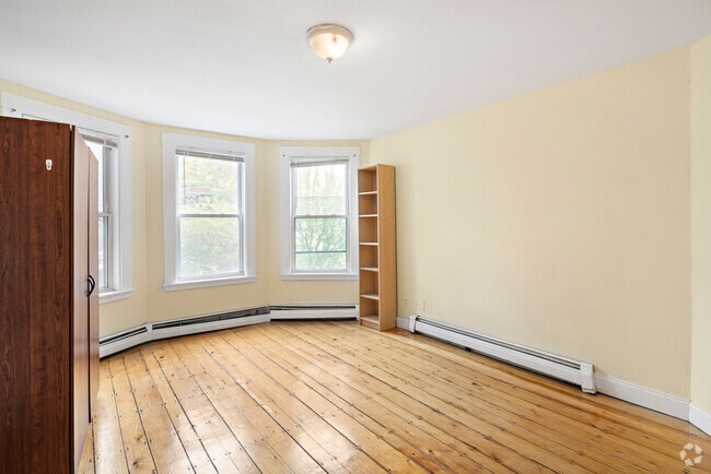 Building Photo - 64 Pleasant St Rental