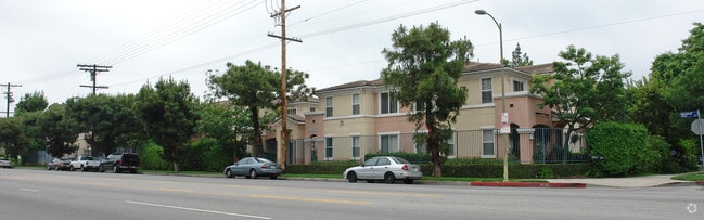Photo - Ashwood Court Apartments