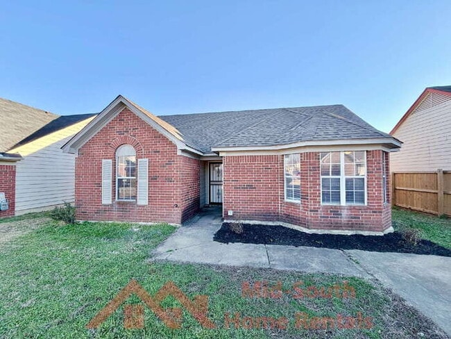 Building Photo - 5827 Hickory Nutt Ln