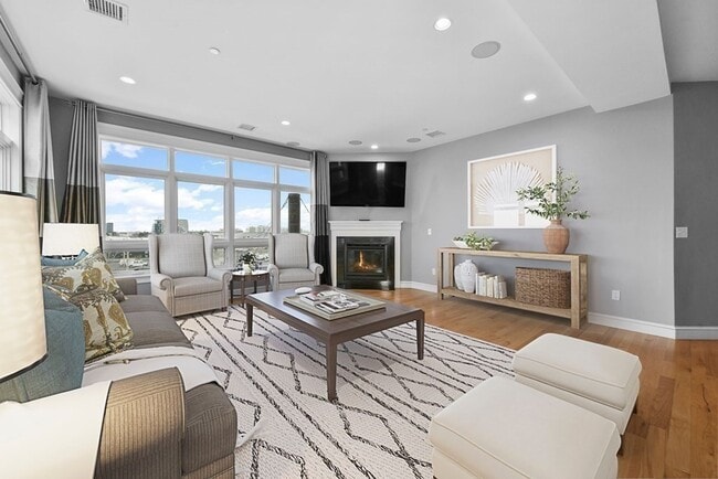 Photo - 350 W 2nd St Unit 9