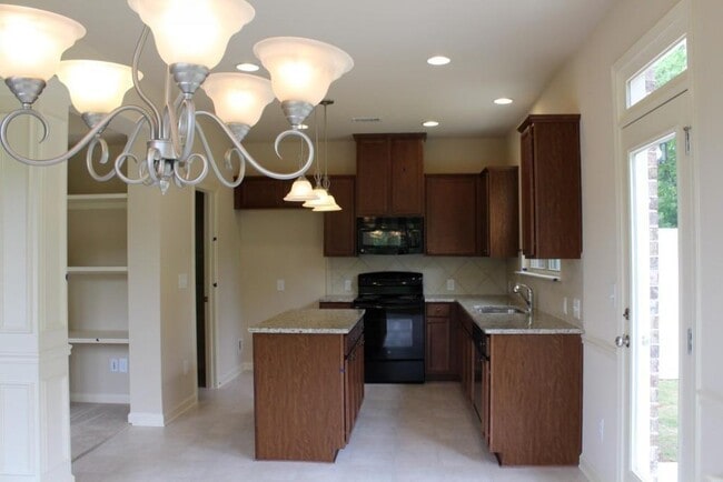 Photo - 3572 Brockenhurst Dr