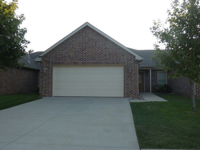 Building Photo - 627 N Edgemere Dr Rental