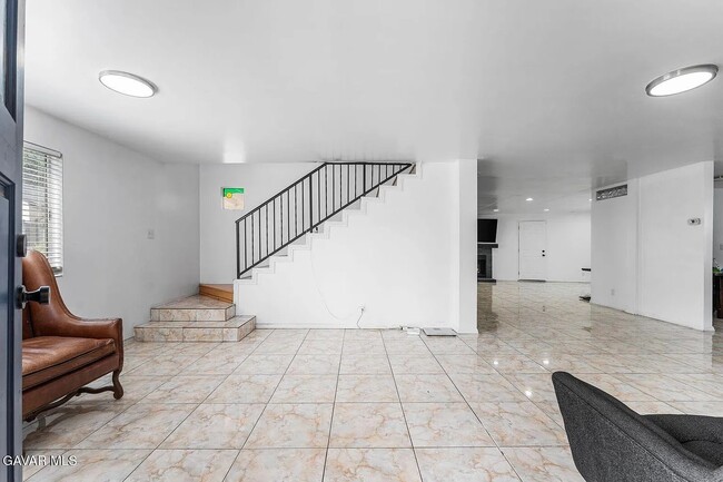 Photo - 7431 Vanalden Ave