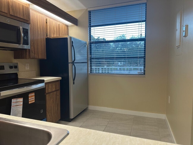 Photo - 1717 Whitehall Dr Unit 201