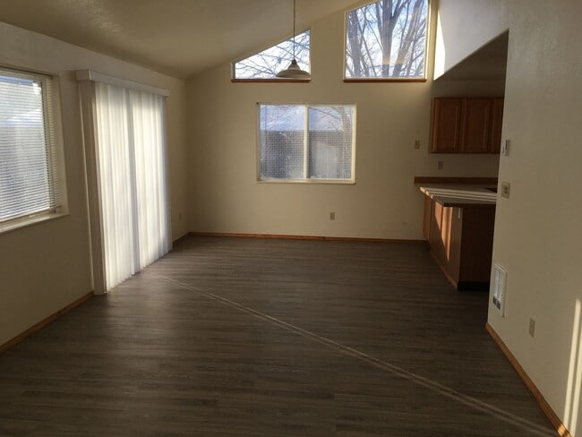 Photo - MF076-Short Ave Duplex-Gaerisch Unit 115