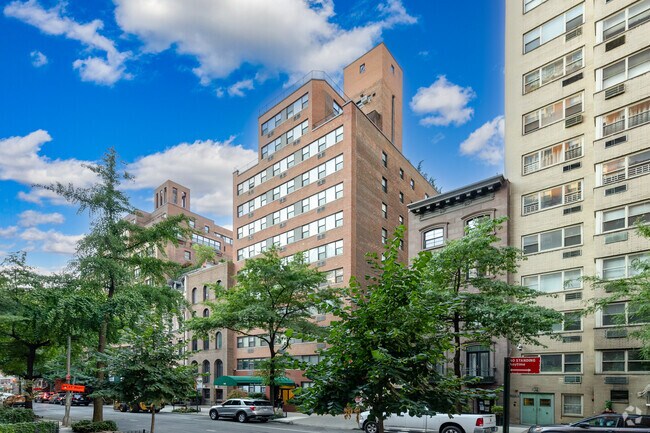 Photo - 110 E 36th St