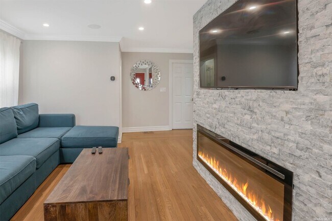 Photo - 130 Roxbury Rd S