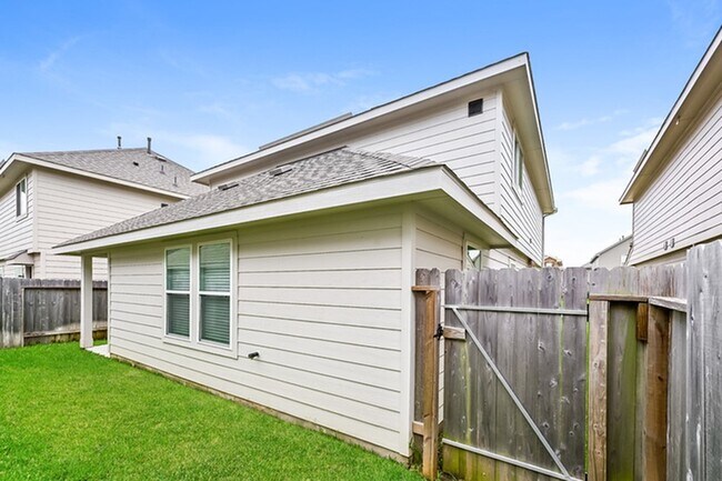 Photo - 18522 Medway River Trl