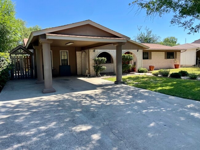 Photo - 1213 Royal Crown Dr